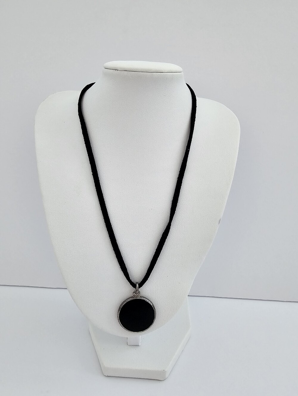 Anne Klein Signed Minimalist Black Cord & Circular Enamel Pendant Necklace